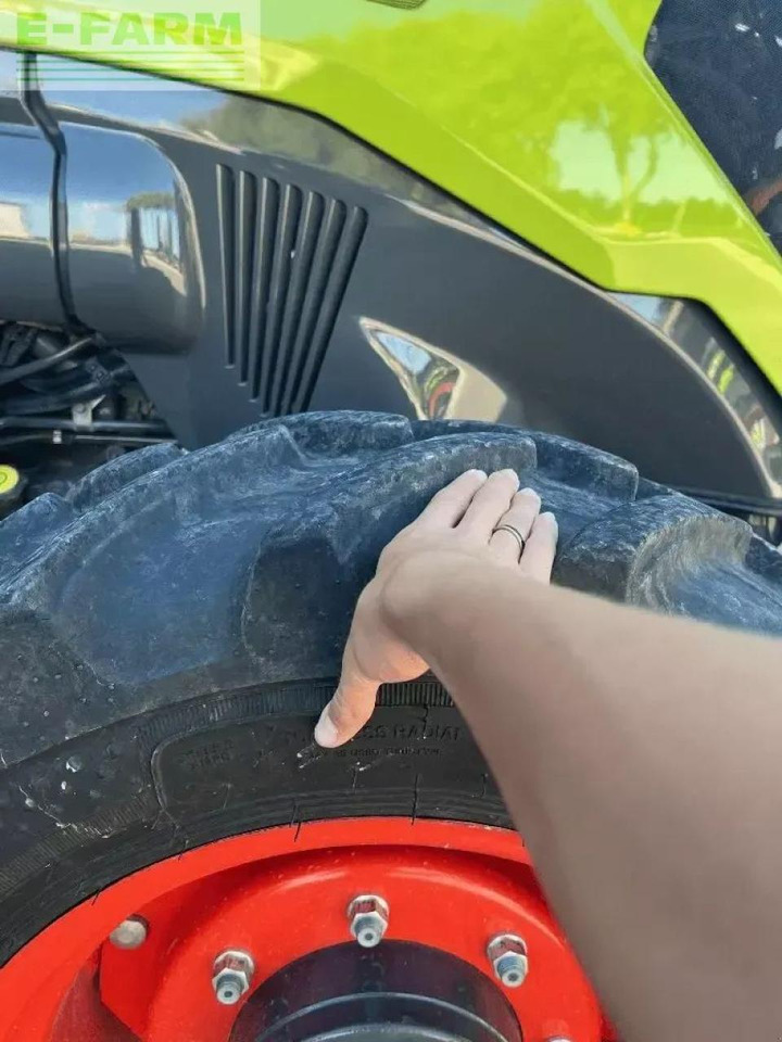 Tractor CLAAS nexos 240 l cabine tradition