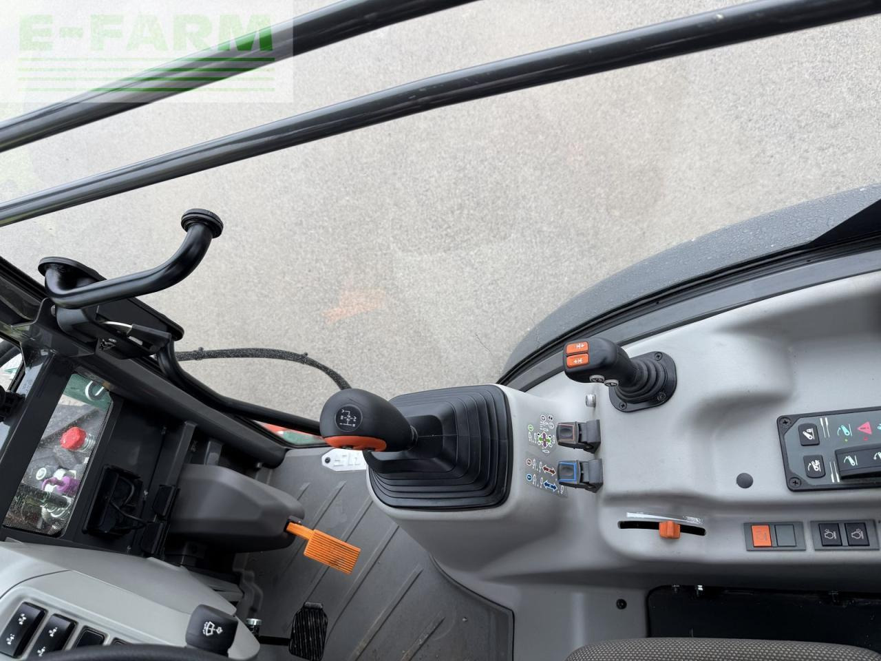 Tractor CLAAS nexos 240 l comfort