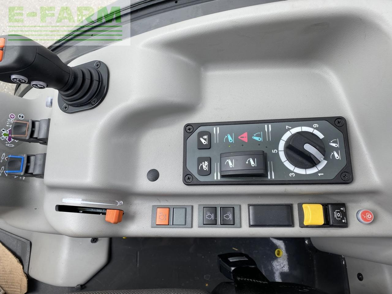 Tractor CLAAS nexos 240 l comfort