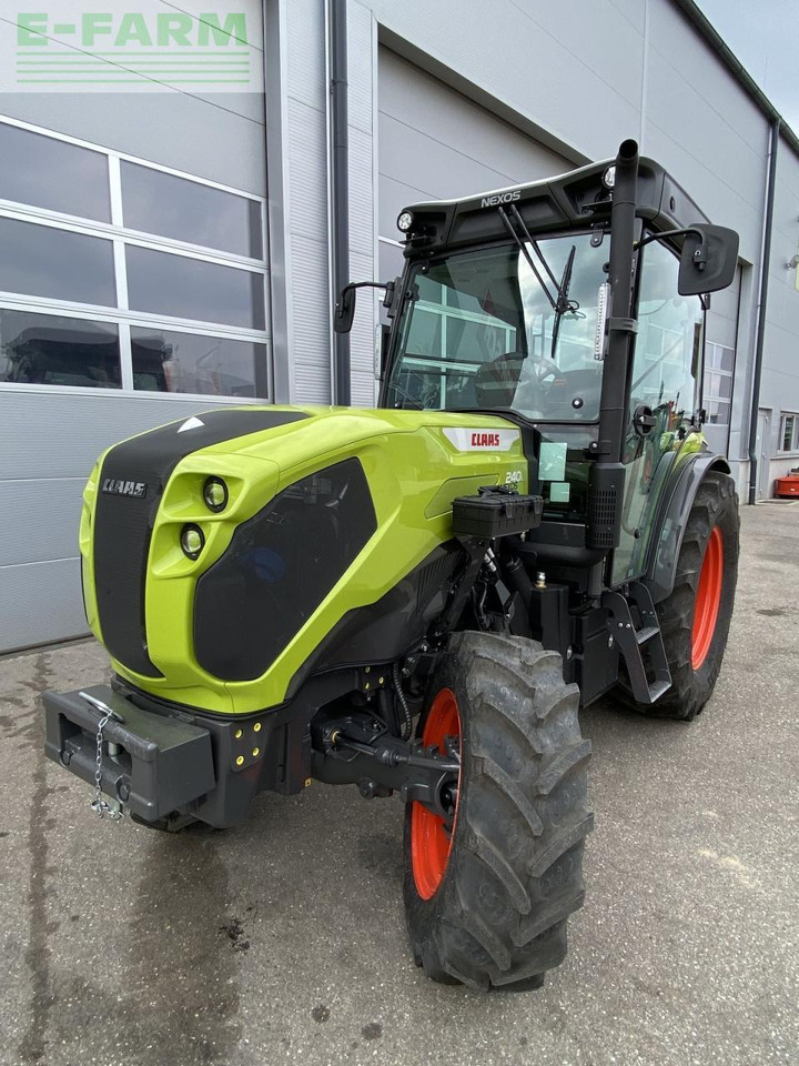 Tractor CLAAS nexos 240 l comfort