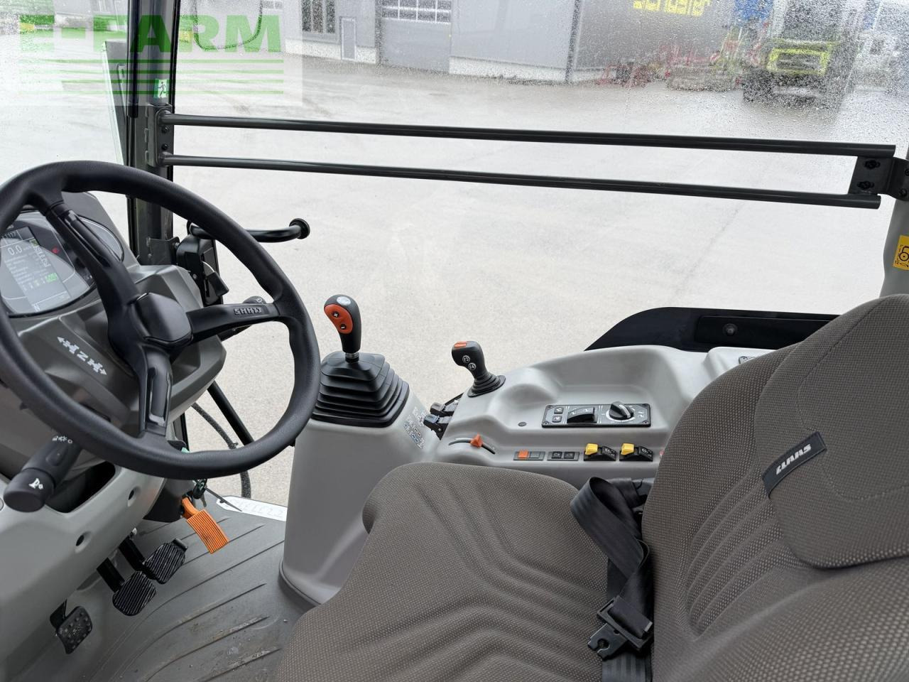 Tractor CLAAS nexos 240 l comfort