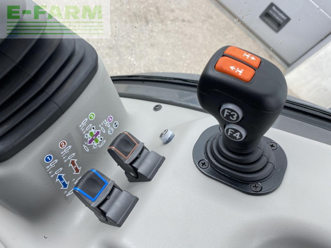 Tractor CLAAS nexos 240 l comfort