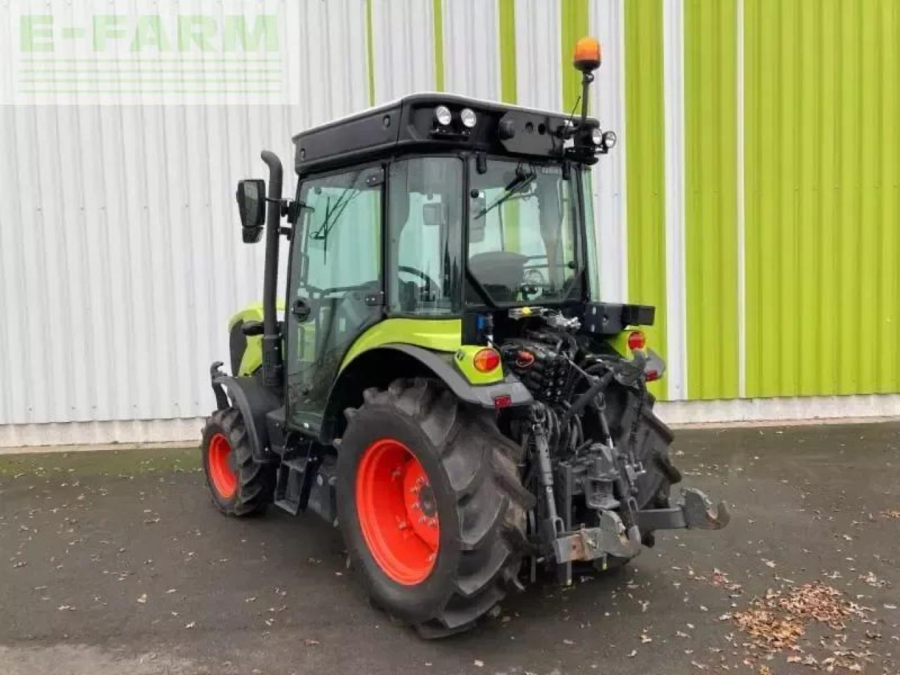 Tractor CLAAS nexos 240 m