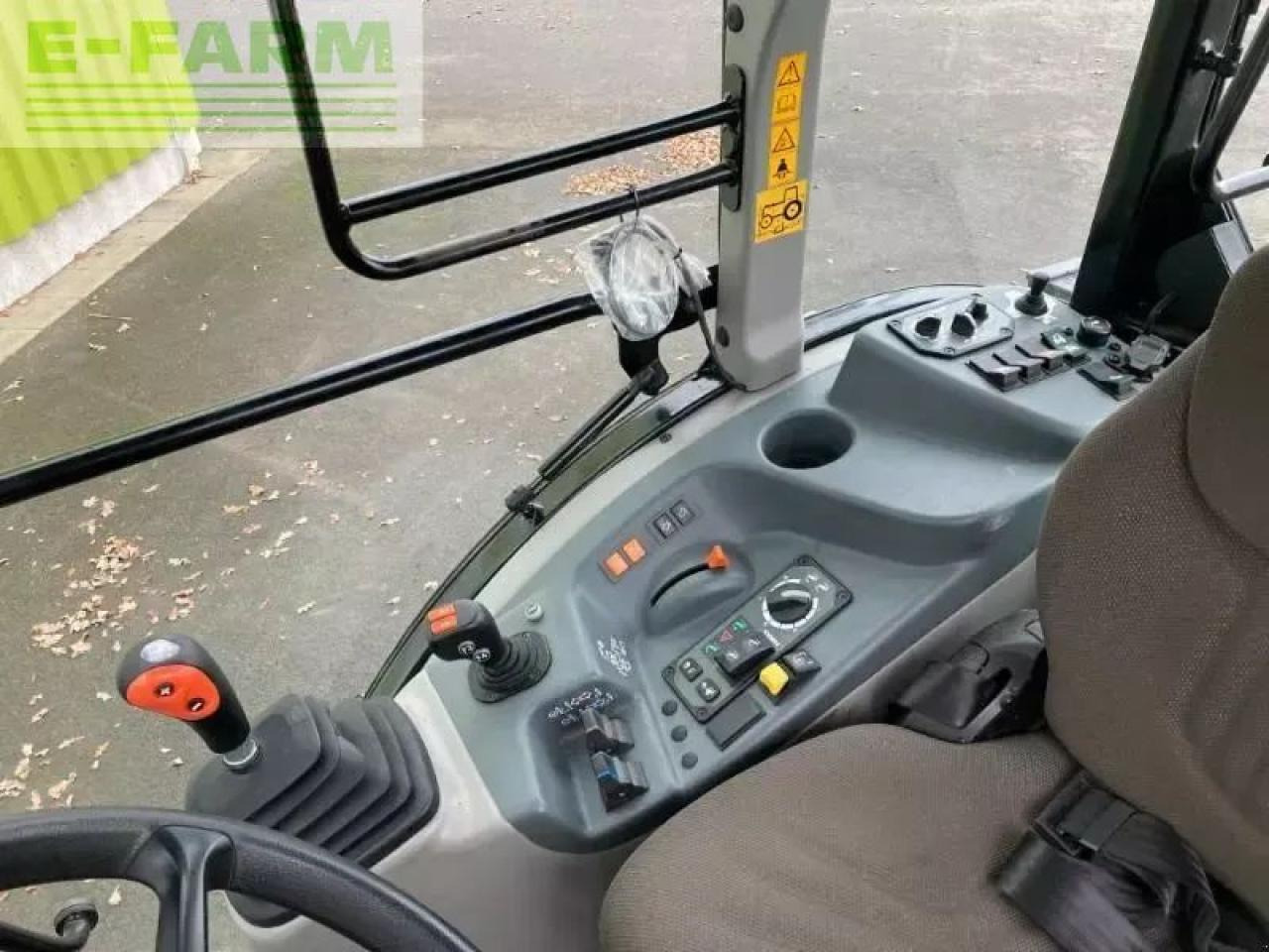 Tractor CLAAS nexos 240 m