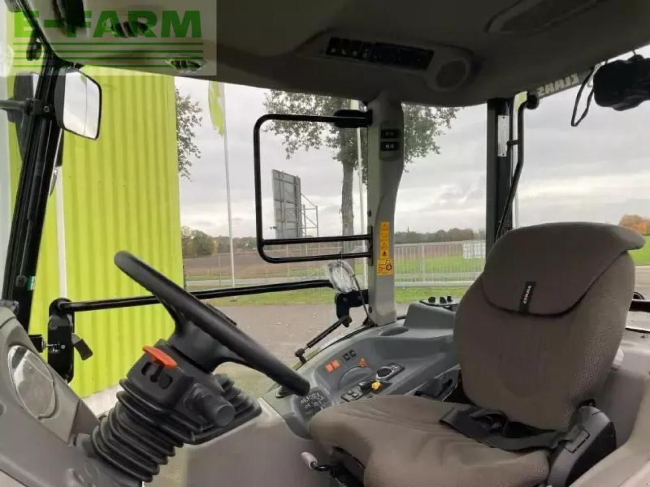 Tractor CLAAS nexos 240 m