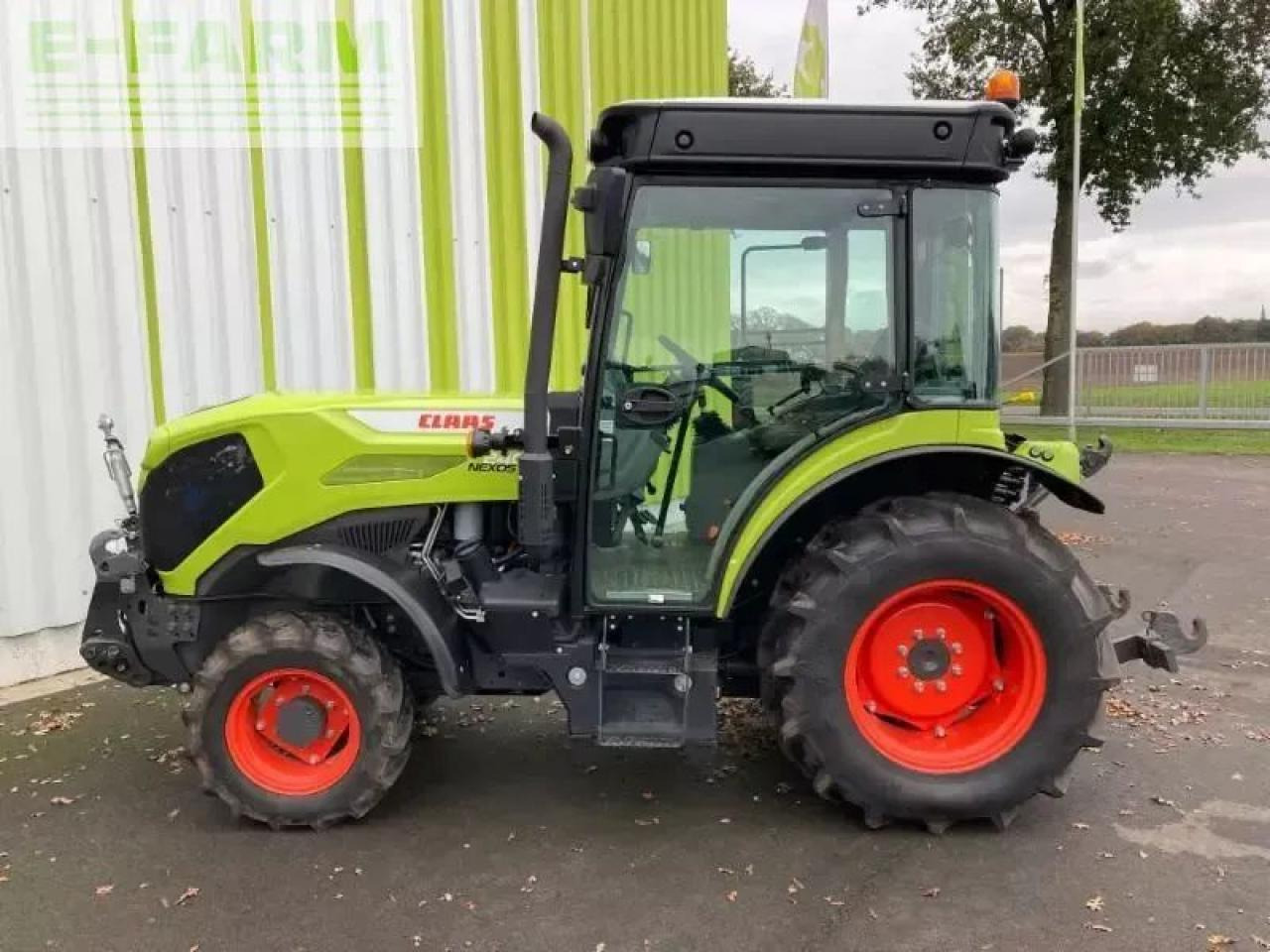 Tractor CLAAS nexos 240 m