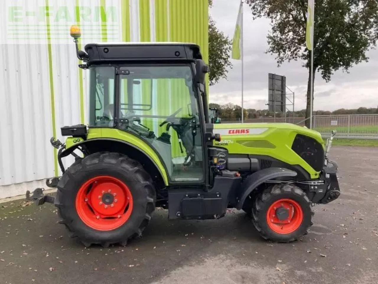 Tractor CLAAS nexos 240 m