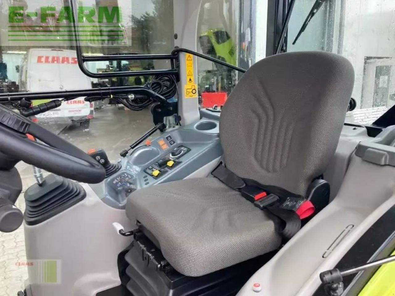 Tractor CLAAS nexos 240 s advanced