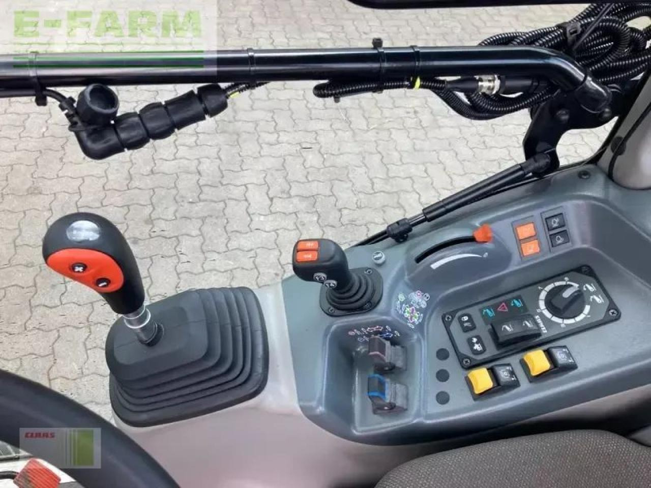 Tractor CLAAS nexos 240 s advanced