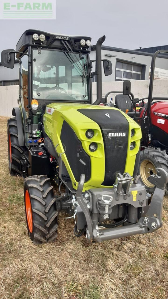Tractor CLAAS nexos 240s