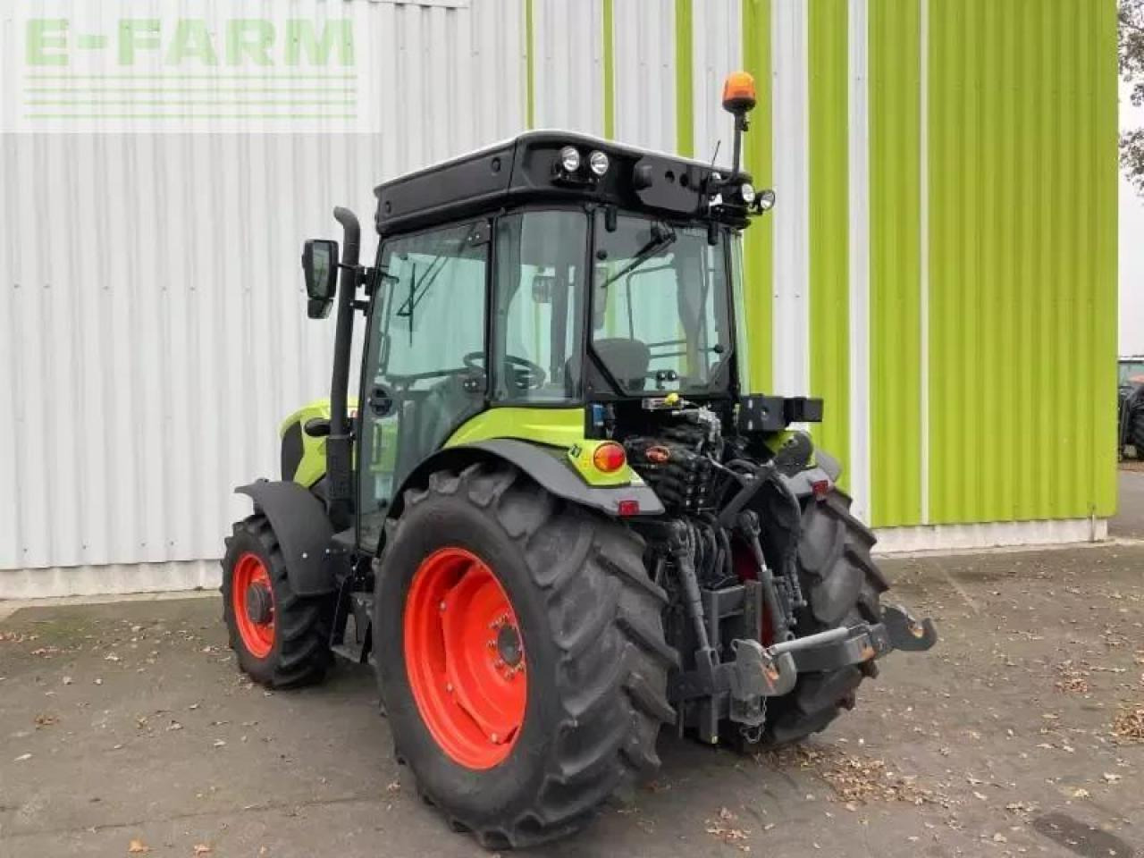 Tractor CLAAS nexos 260 l