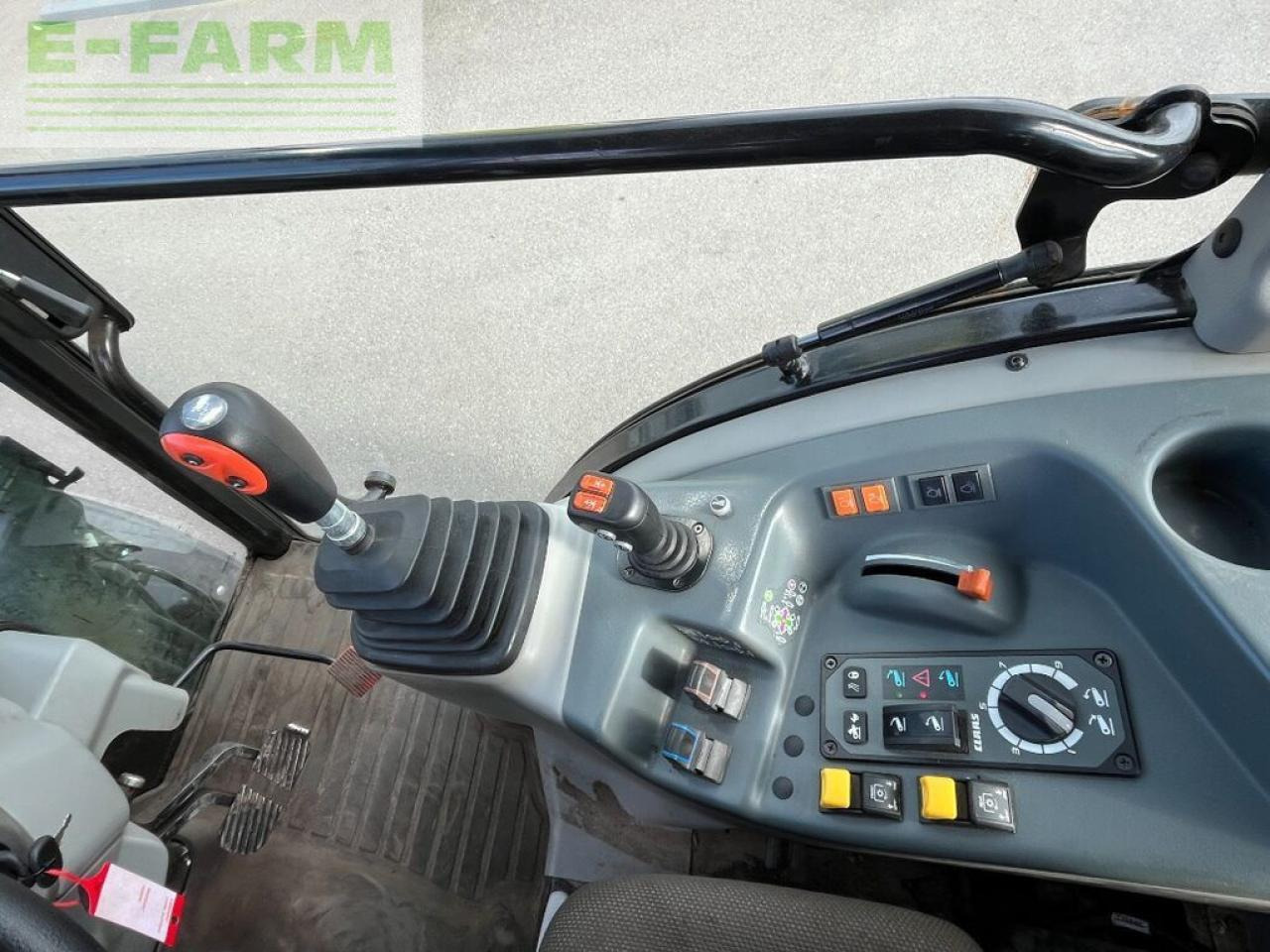 Tractor CLAAS nexos 260 m advanced, fkh + fzw, nur 907 h !