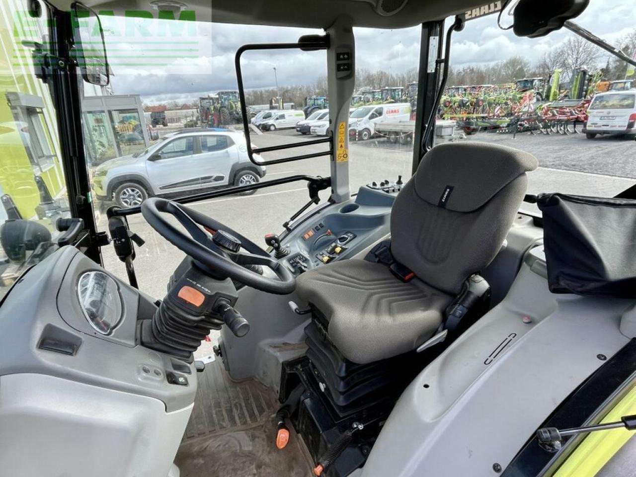 Tractor CLAAS nexos 260 m advanced, fkh + fzw, nur 907 h !