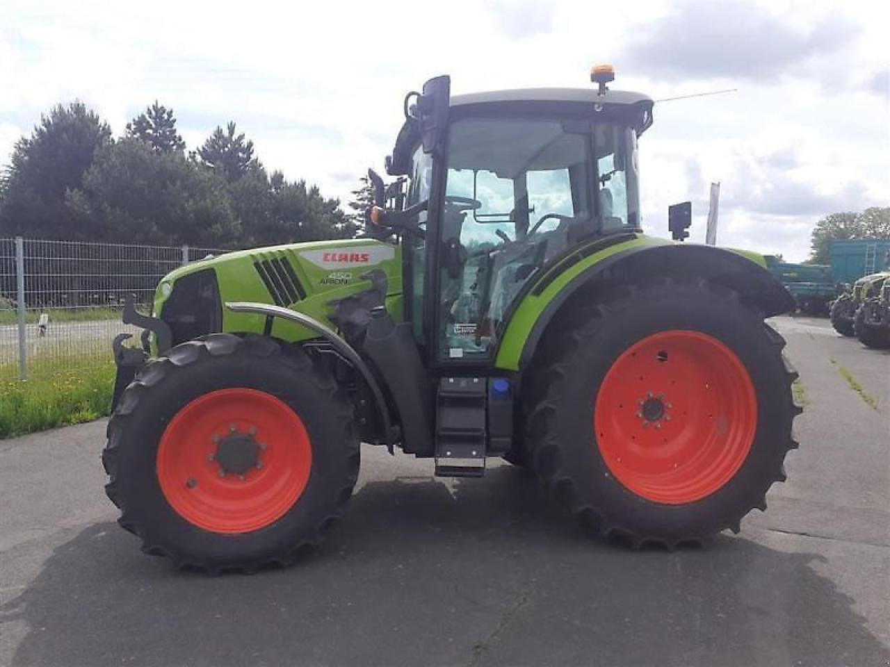 Tractor CLAAS traktor arion 450 cis+ CIS+