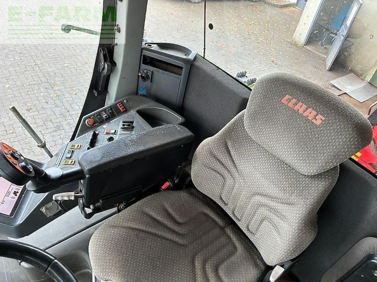 Tractor CLAAS xerion 3300 trac TRAC
