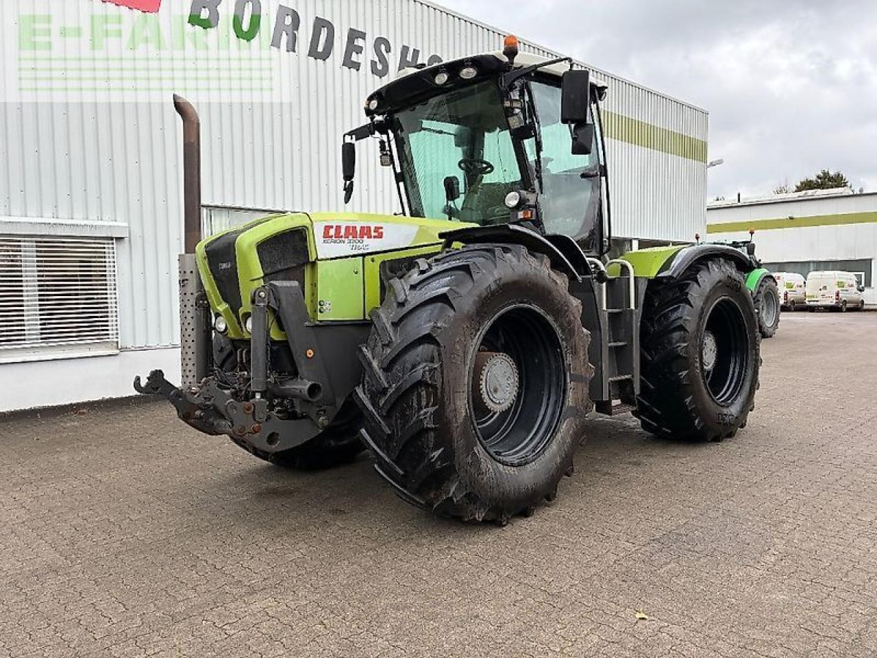 Tractor CLAAS xerion 3300 trac TRAC