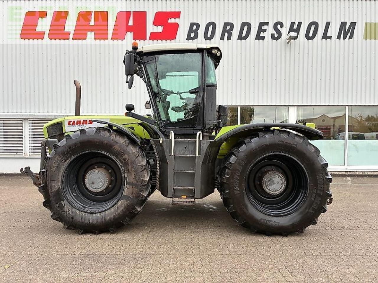 Tractor CLAAS xerion 3300 trac TRAC