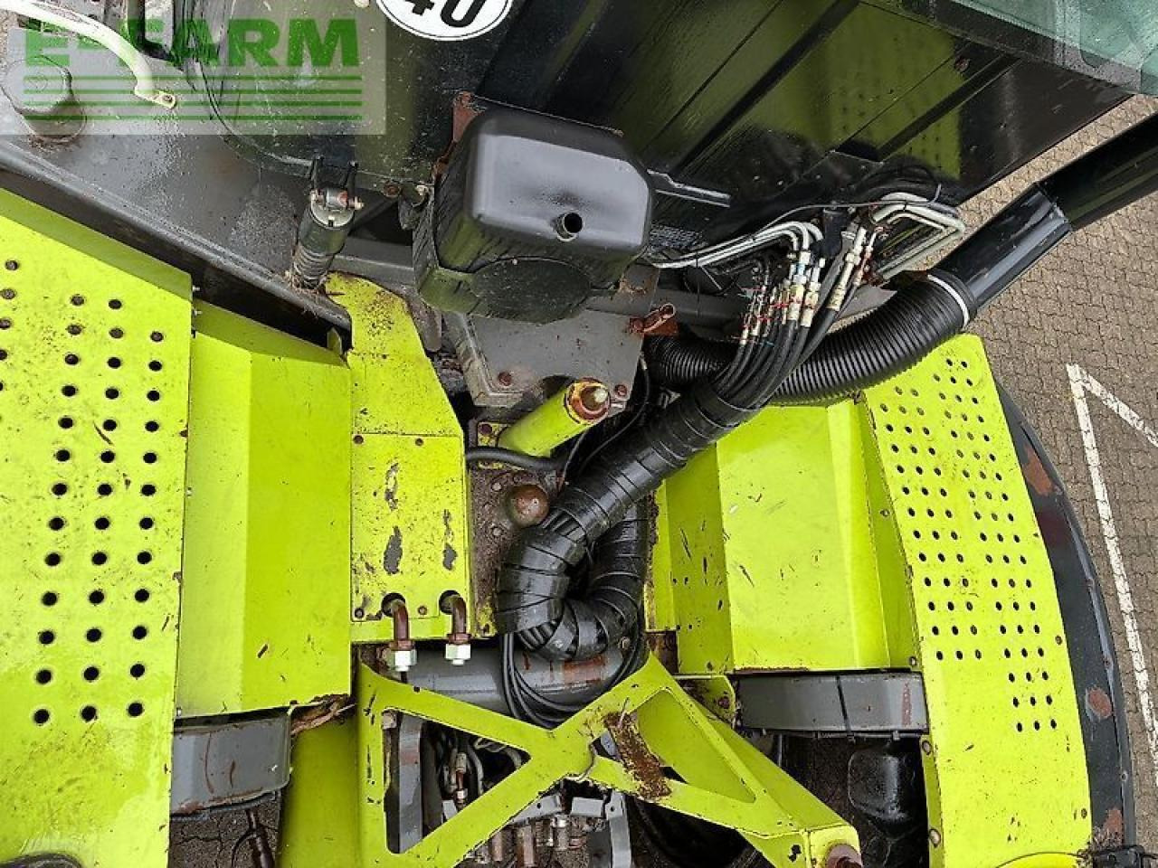 Tractor CLAAS xerion 3300 trac TRAC