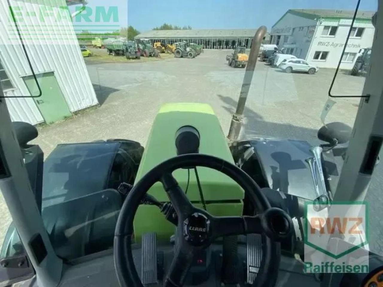 Tractor CLAAS xerion 3300 trac vc TRAC VC