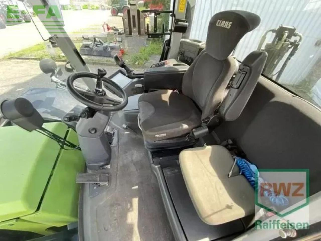 Tractor CLAAS xerion 3300 trac vc TRAC VC