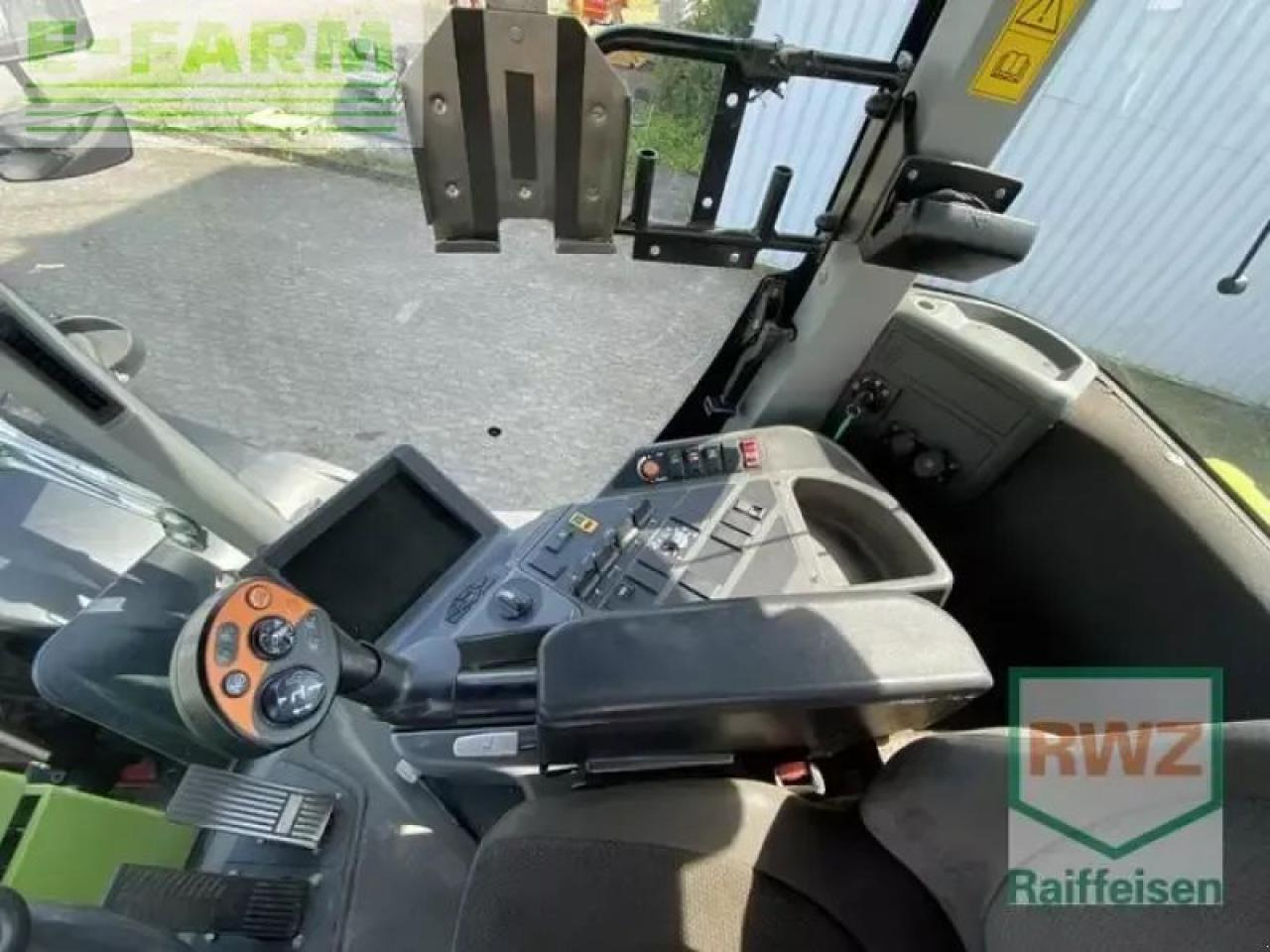 Tractor CLAAS xerion 3300 trac vc TRAC VC