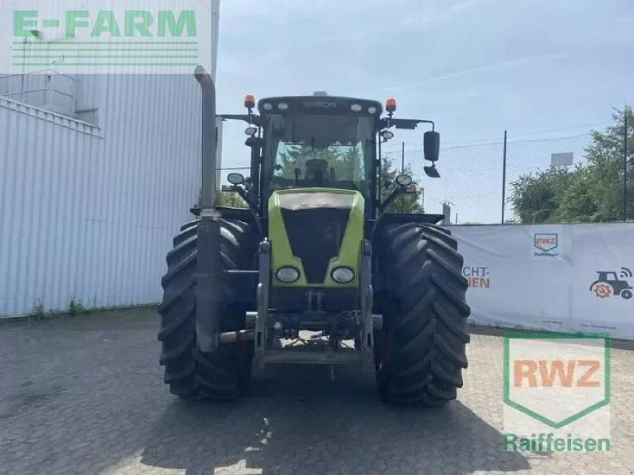 Tractor CLAAS xerion 3300 trac vc TRAC VC