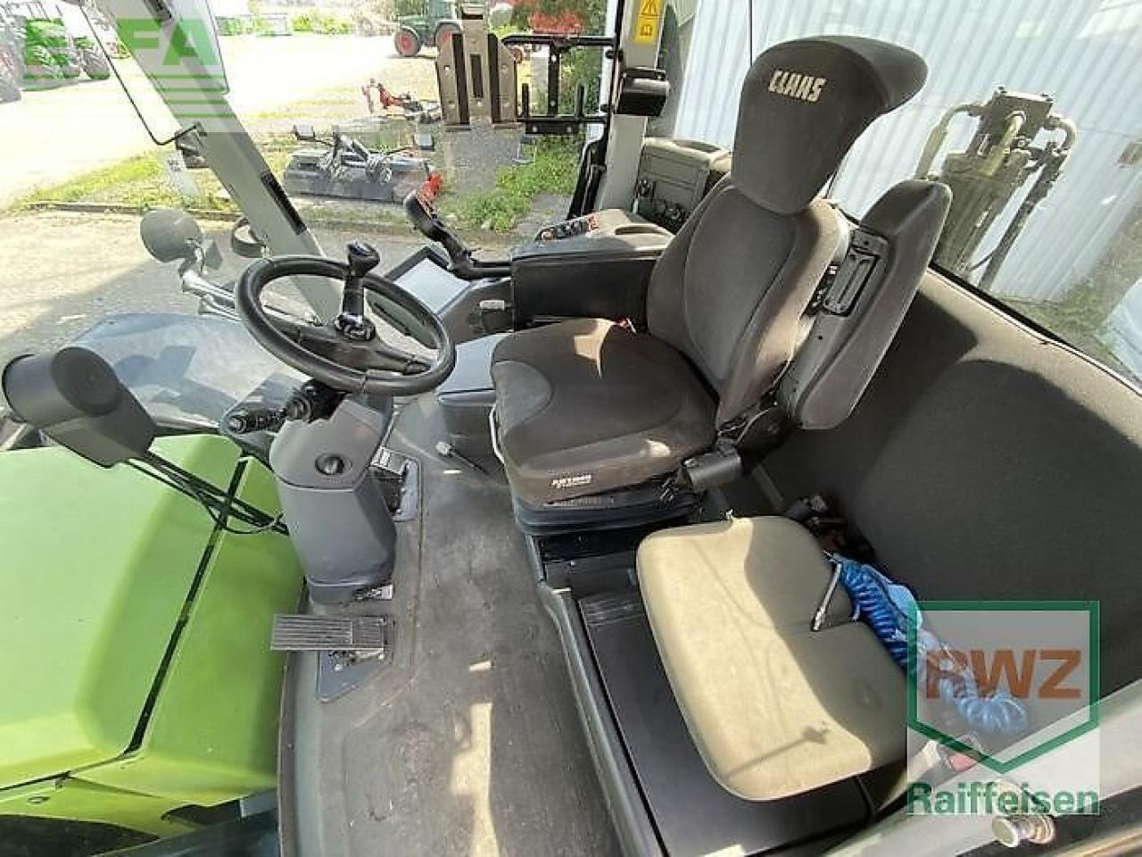 Tractor CLAAS xerion 3300 trac vc TRAC VC