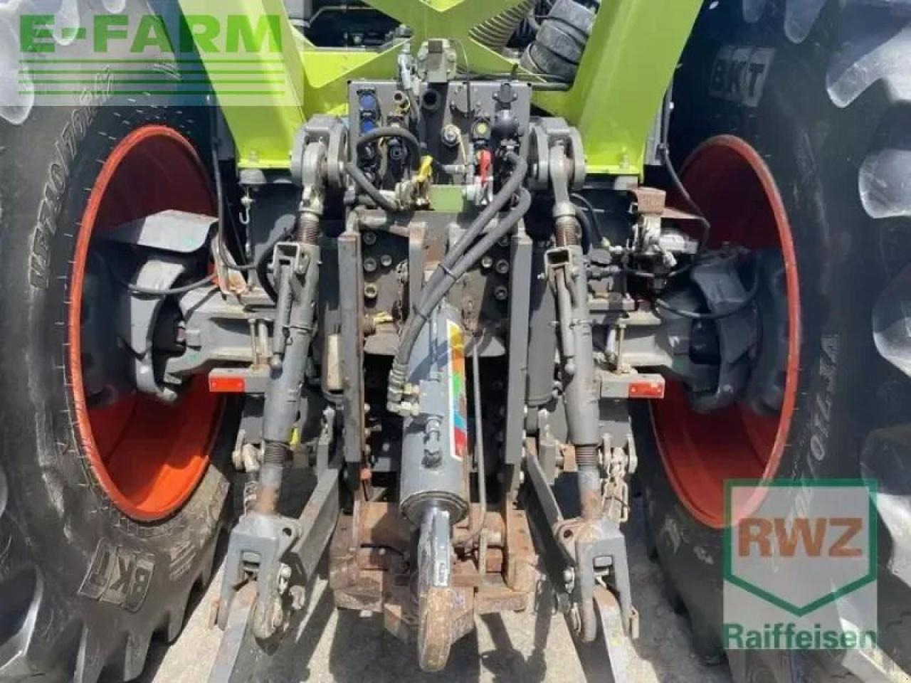 Tractor CLAAS xerion 3300 trac vc TRAC VC