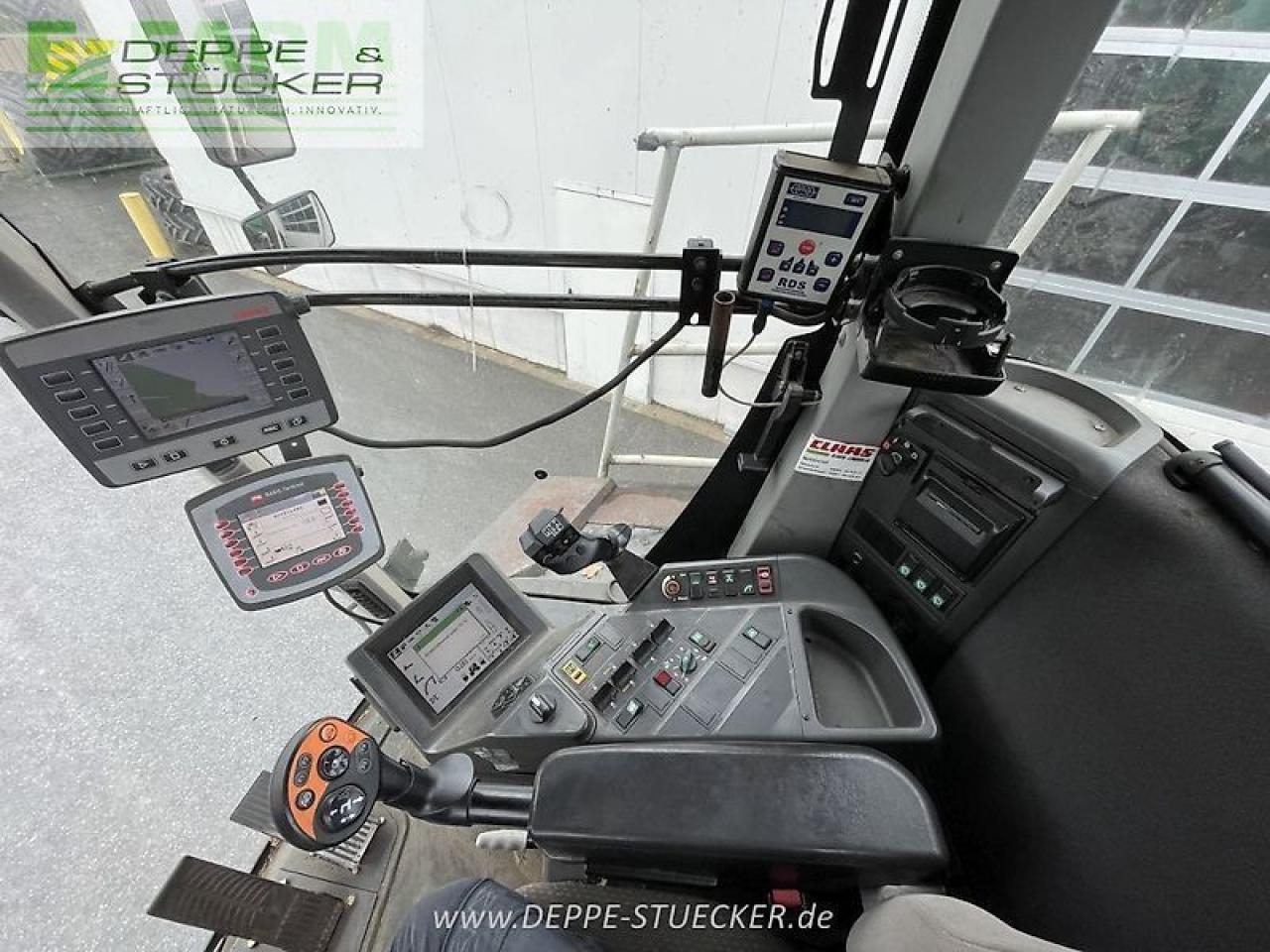 Tractor CLAAS xerion 3800 saddle trac SADDLE TRAC