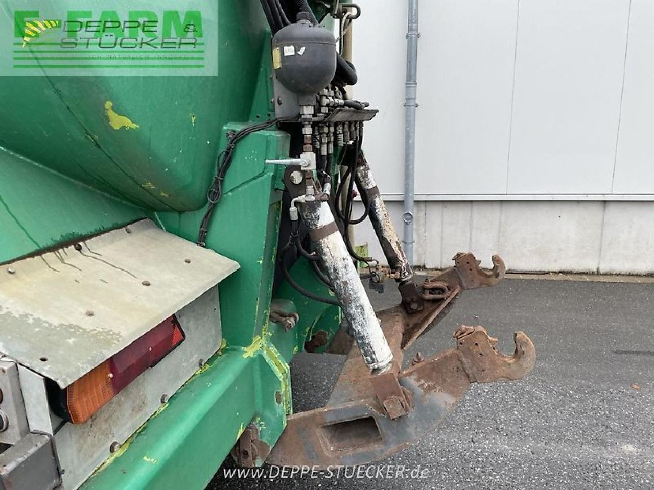 Tractor CLAAS xerion 3800 saddle trac SADDLE TRAC