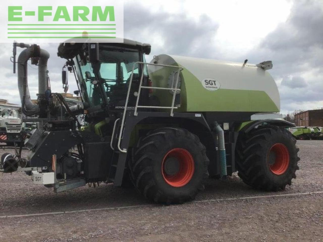 Tractor CLAAS xerion 3800 saddle trac SADDLE TRAC