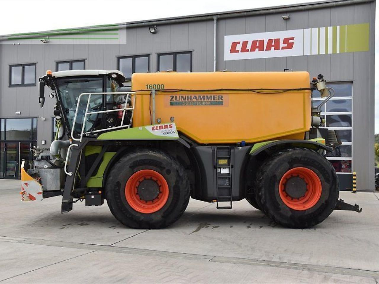 Tractor CLAAS xerion 4000 saddle trac SADDLE TRAC