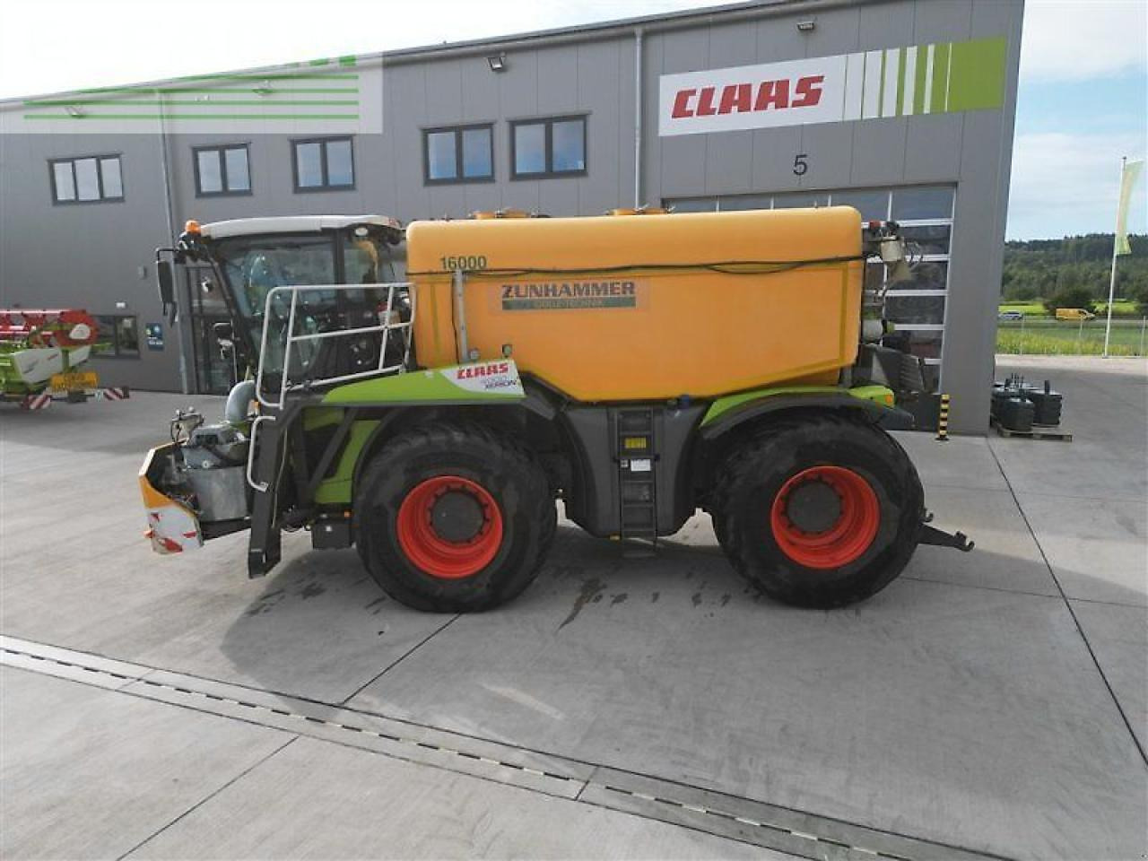 Tractor CLAAS xerion 4000 saddle trac SADDLE TRAC