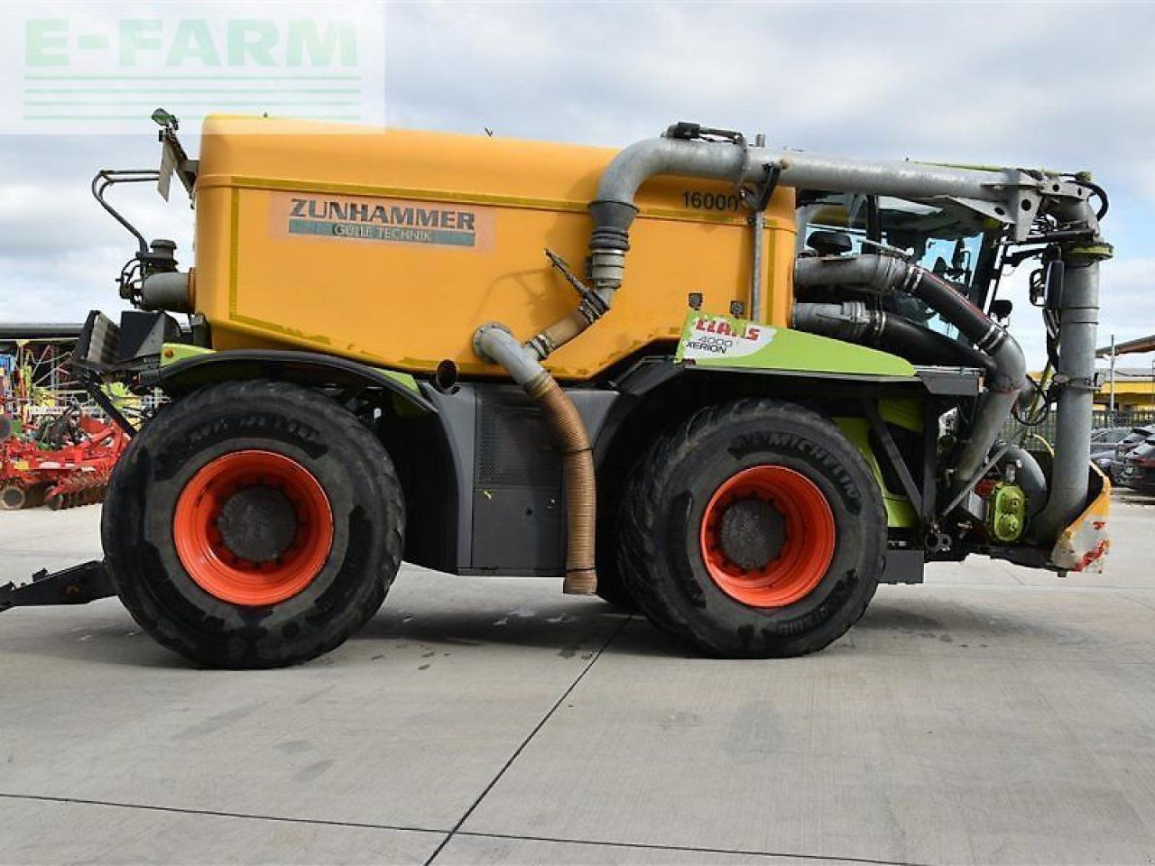 Tractor CLAAS xerion 4000 saddle trac SADDLE TRAC