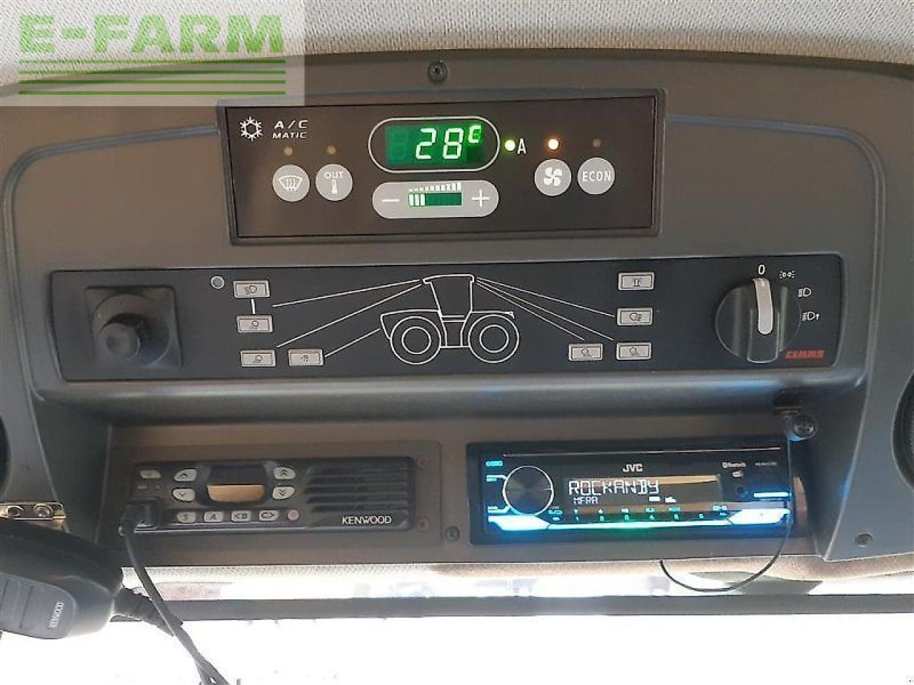 Tractor CLAAS xerion 4000 saddle trac SADDLE TRAC