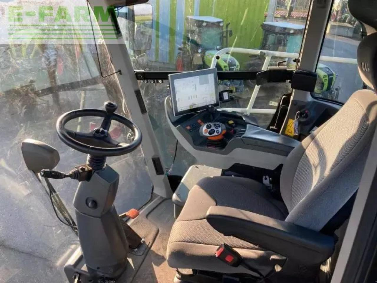 Tractor CLAAS xerion 4200 saddle trac SADDLE TRAC