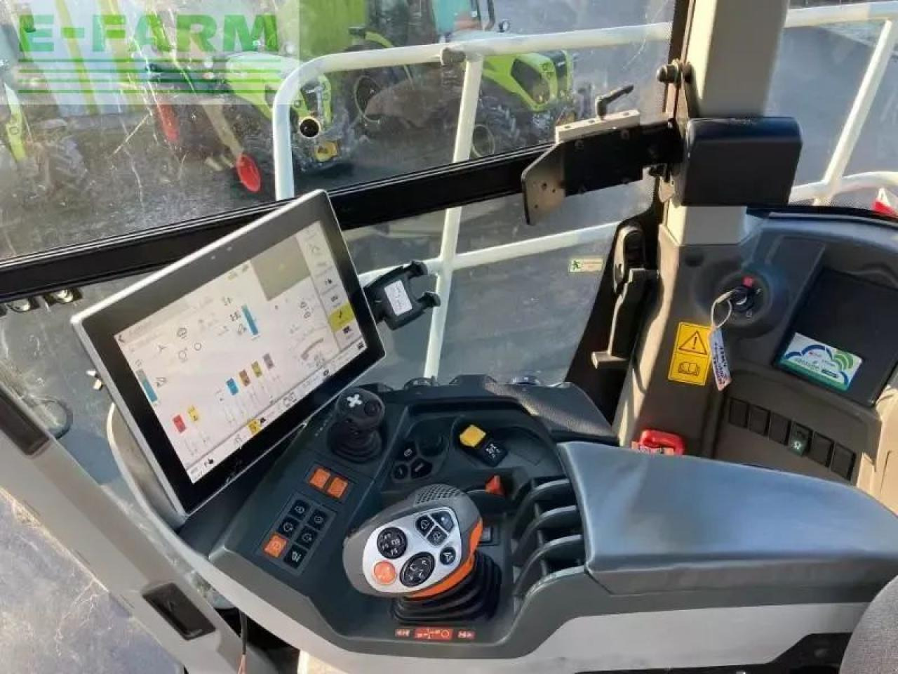 Tractor CLAAS xerion 4200 saddle trac SADDLE TRAC