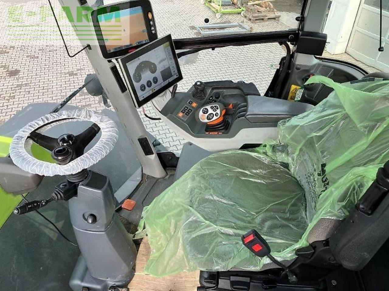 Tractor CLAAS xerion 5000 trac