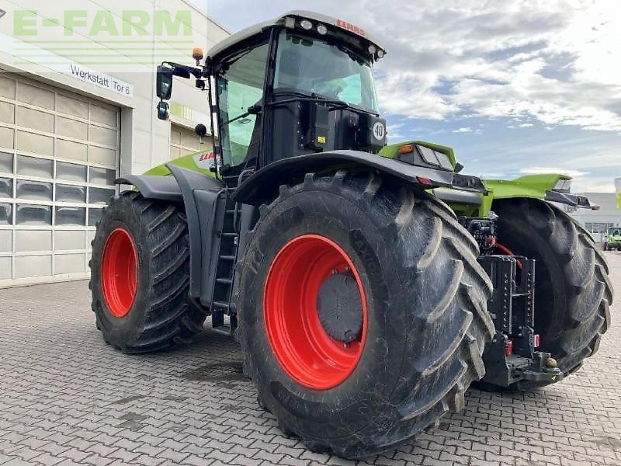 Tractor CLAAS xerion 5000 trac