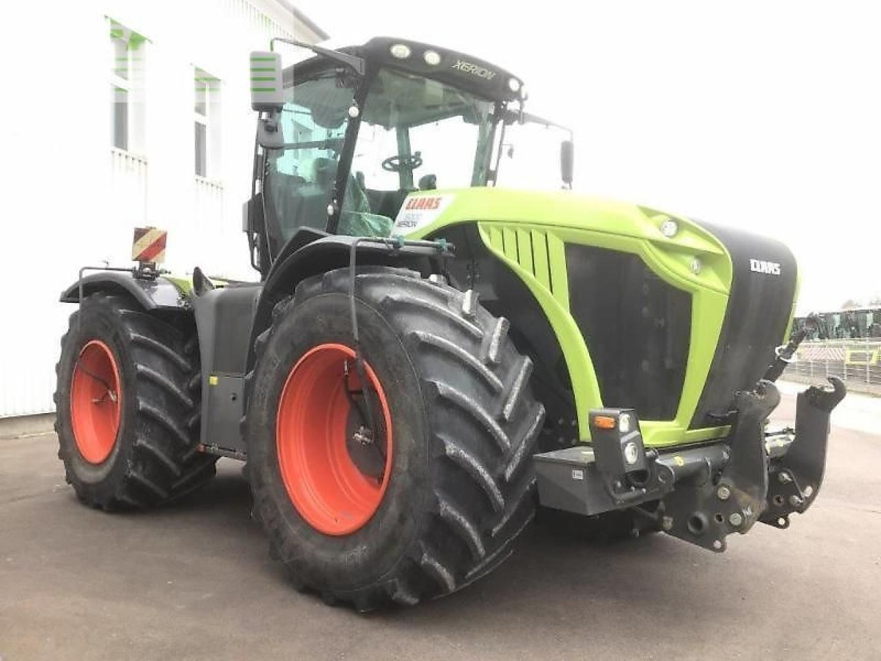 Tractor CLAAS xerion 5000 trac