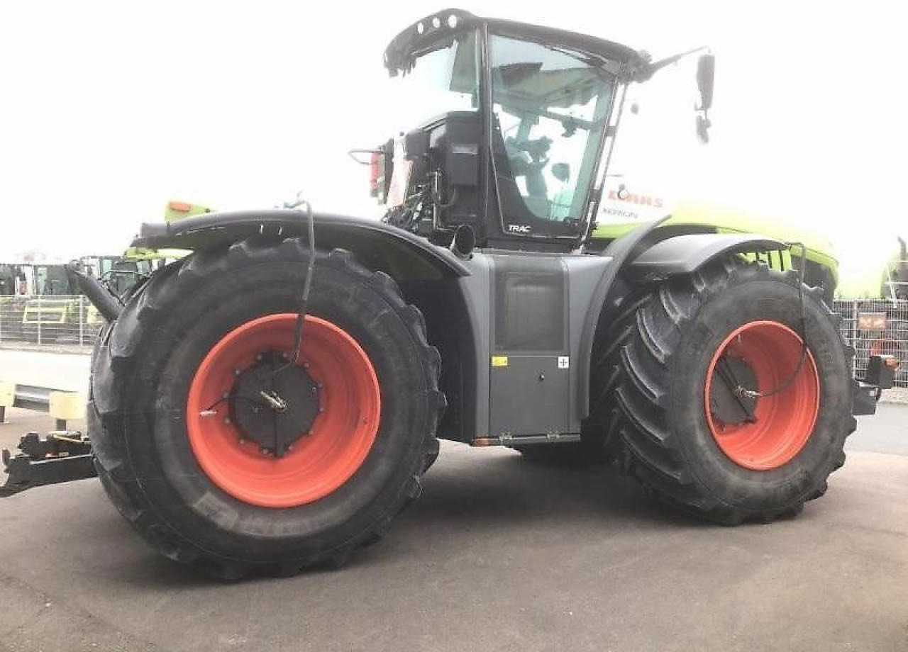 Tractor CLAAS xerion 5000 trac