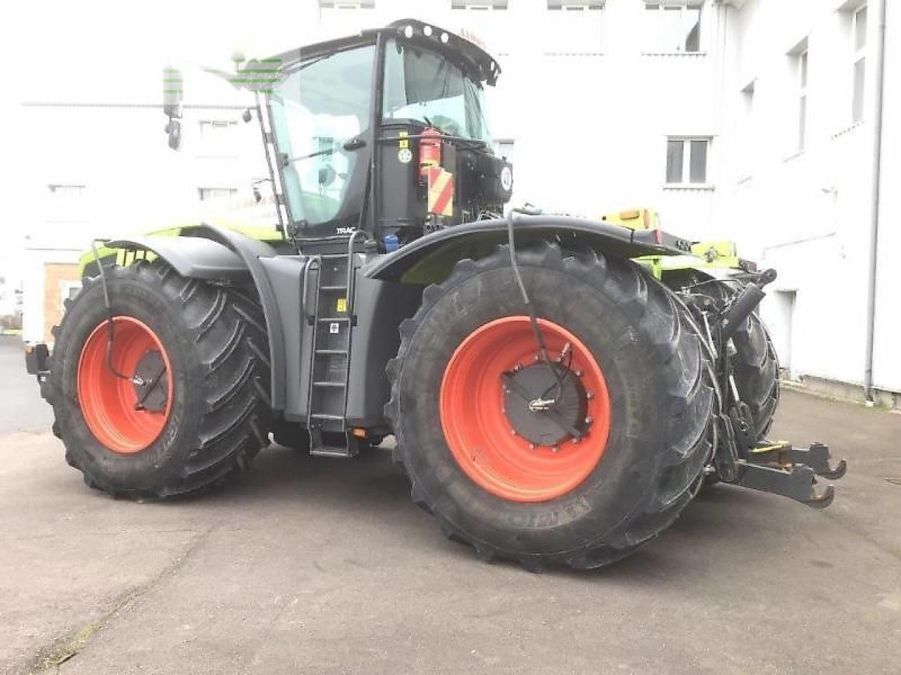 Tractor CLAAS xerion 5000 trac