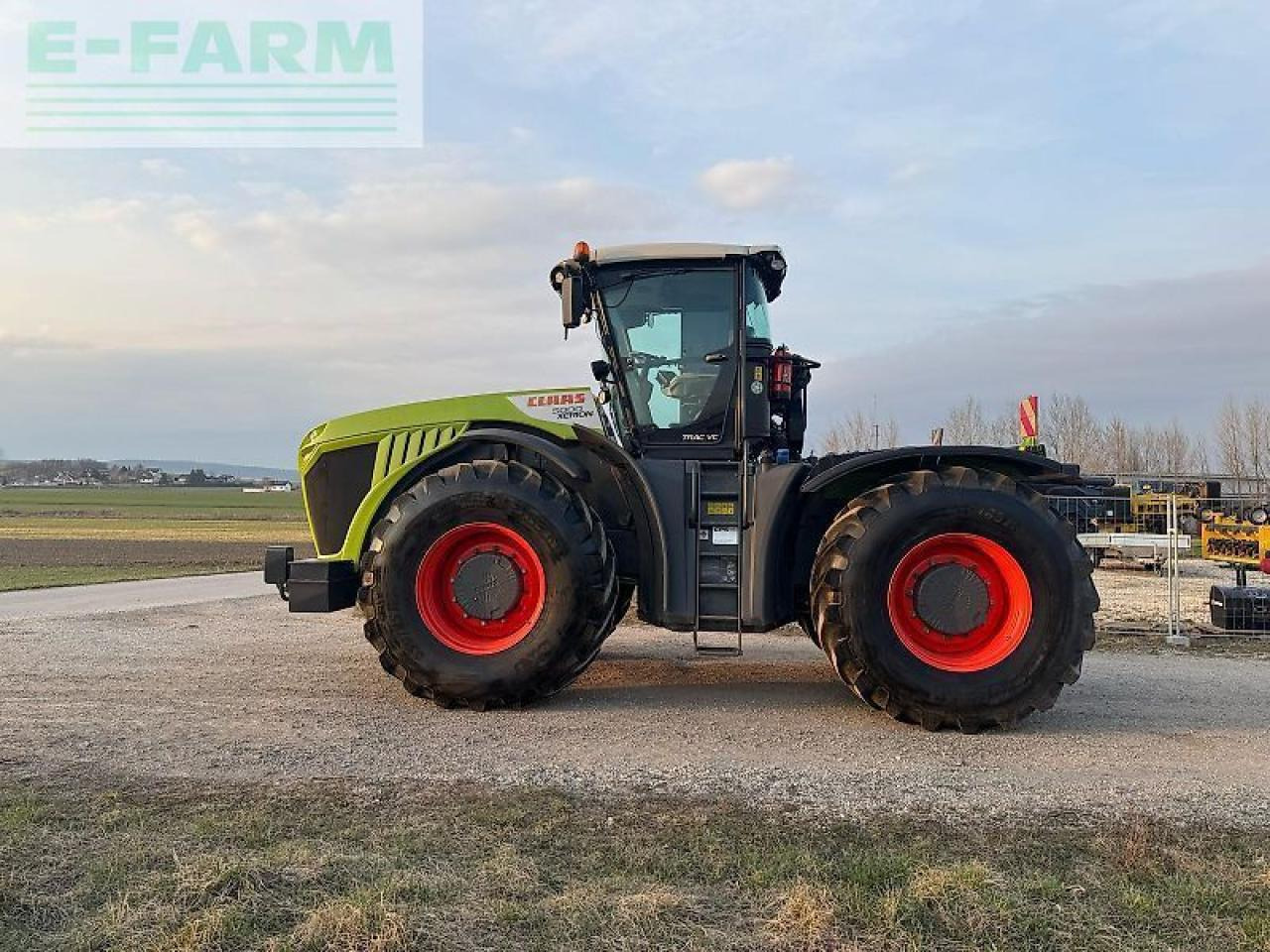 Tractor CLAAS xerion 5000 trac vc TRAC VC