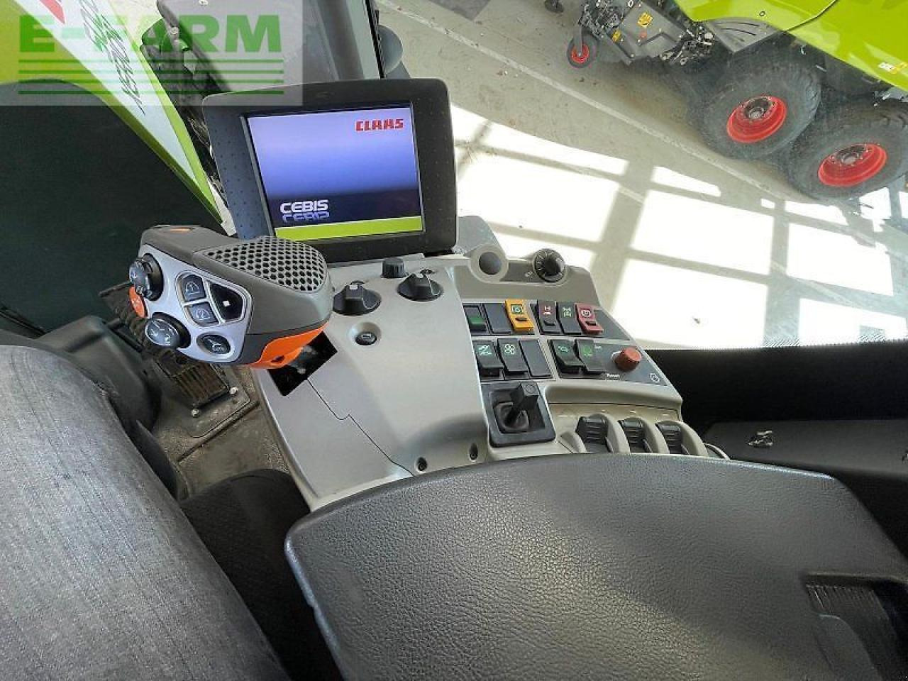 Tractor CLAAS xerion 5000 trac vc TRAC VC