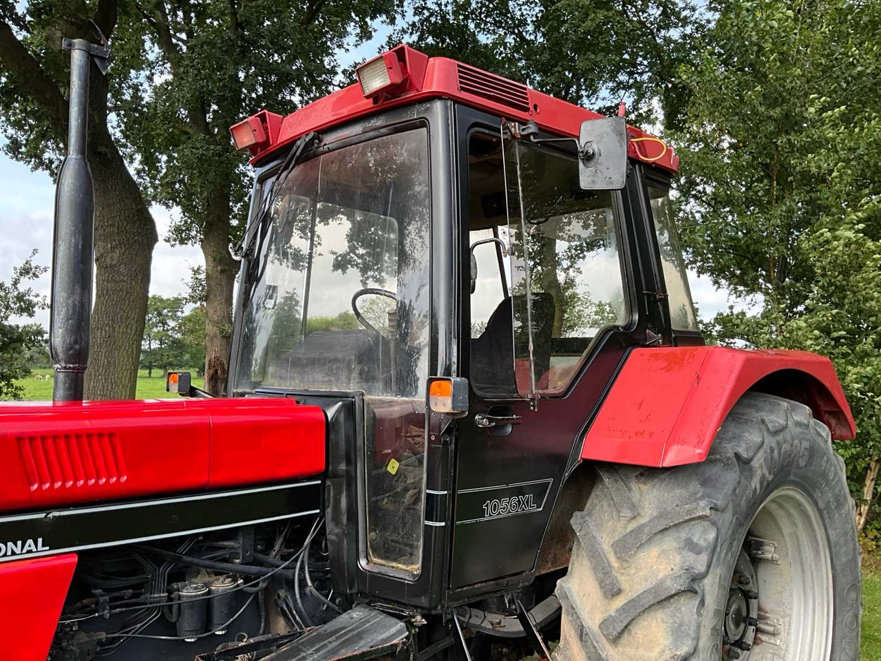 Tractor Case IH 1056XL
