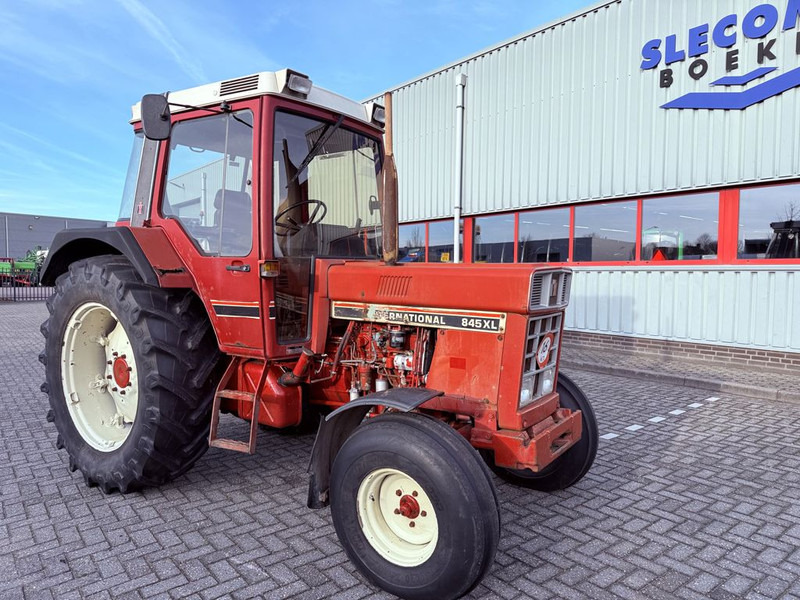 Tractor Case IH 845 XL