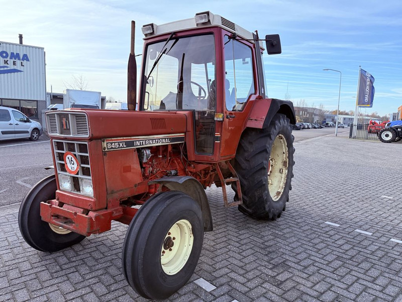 Tractor Case IH 845 XL