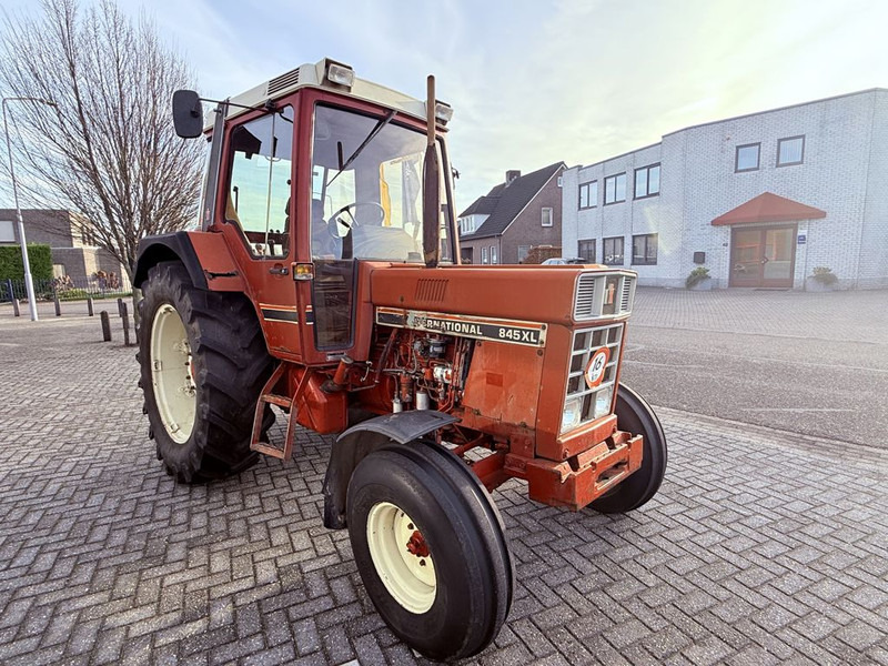 Tractor Case IH 845 XL