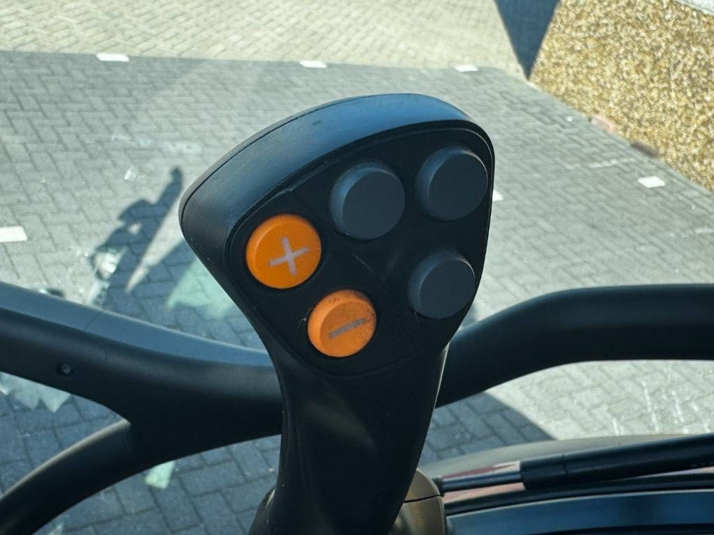 Tractor Case IH Farmall 100C, loader ready, EHR, 2023!!