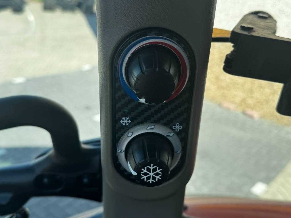 Tractor Case IH Farmall 100C, loader ready, EHR, 2023!!